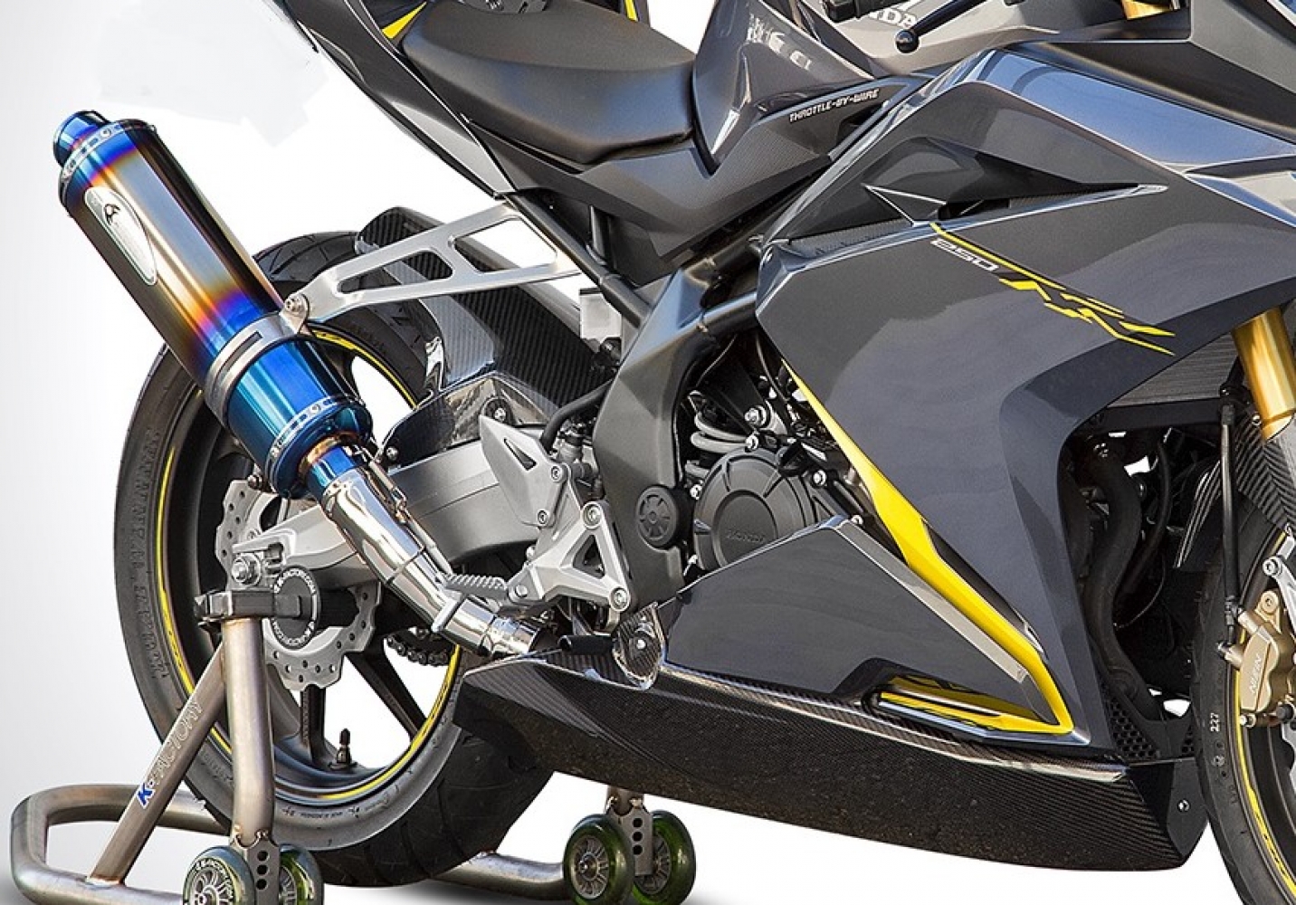 タイプスリップオン本田CBR250RR MC51 アクラポビッチスリップオン 